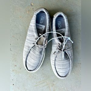 Nordstrom rack NEW boys 3 shoes 👟